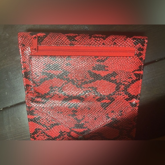 ❤️‍🔥RGA Faux Leather Red & Black SnakeSkin Pattern Wallet & CheckBook Holder - Picture 6 of 6